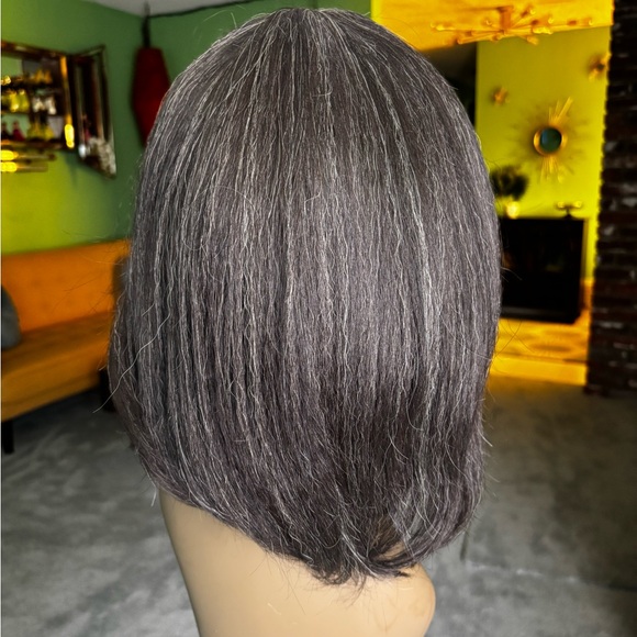 Gray wig - Picture 4 of 9